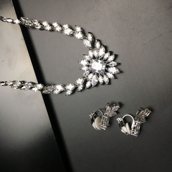 طقم مجوهرات الزفاف قلادة زهرة الزركون الملونة