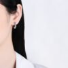 أقراط مويسانيتي من الفضة الإسترليني النسائية ذات الماس الواحد