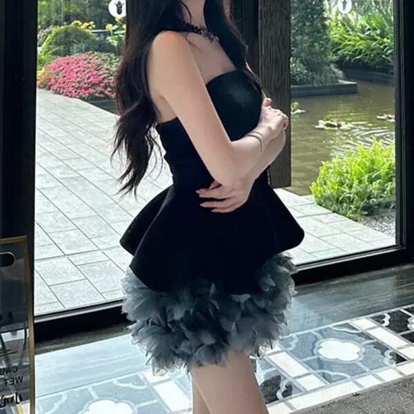 فستان بدون حمالات ذو حافة زهرة ثلاثي الأبعاد ومصبوغ بالصناعة الثقيلة