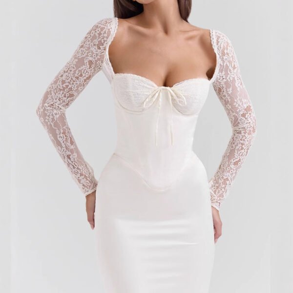 فستان نسائي أبيض طويل الأكمام من الدانتيل