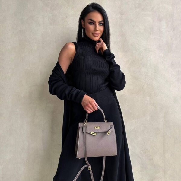 بدلة نسائية عادية محبوكة من ثلاث قطع