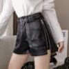 شورت جلدي أنيق بقصّة Slim Fit على الطراز الكوري، مناسب لجميع المناسبات