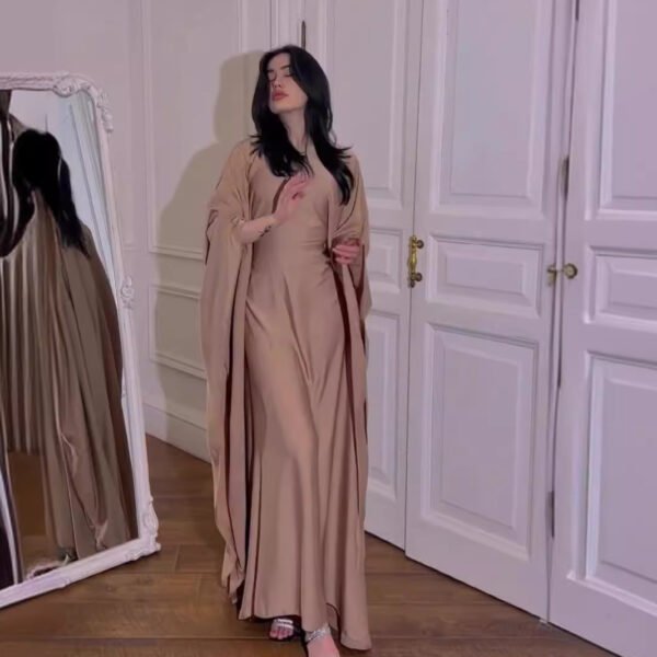 فستان عصري برقبة دائرية بلون سادة