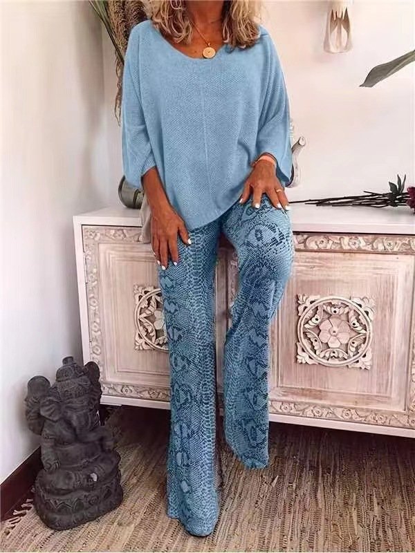 بدلة نسائية بنطال مطبوع بلون سادة