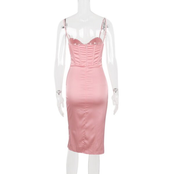 فستان بقصة ضيقة بدون ظهر وبتصميم أوروبي وأمريكي وبشق متوسط ​​الطول على شكل هيكل السمكة