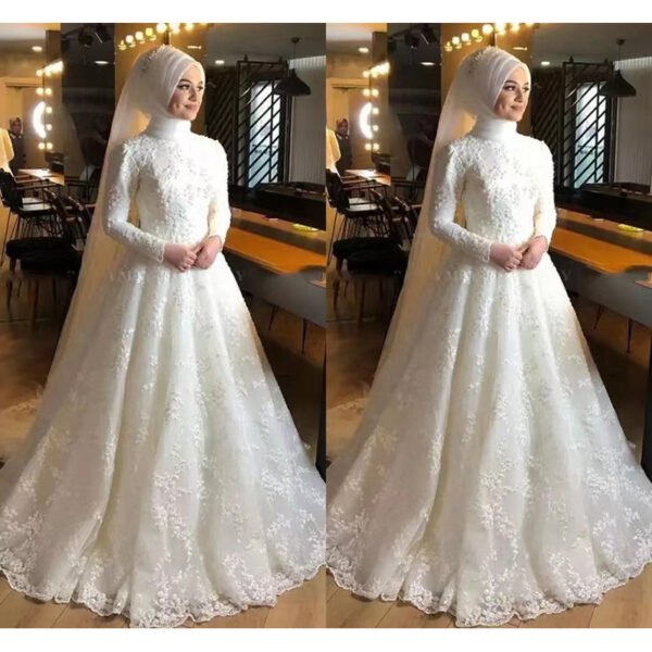 فستان زفاف أبيض طويل الأكمام كريمة