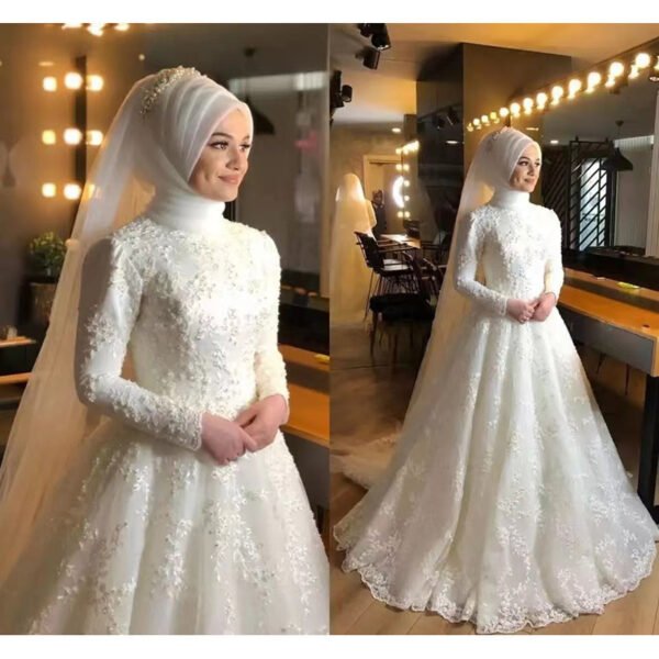 فستان زفاف أبيض طويل الأكمام كريمة