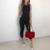 بذلة برقبة دائرية بدون أكمام وبألوان متباينة