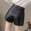 شورت جلدي أنيق بقصّة Slim Fit على الطراز الكوري، مناسب لجميع المناسبات