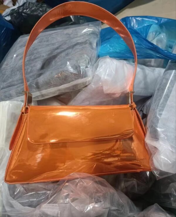 حقيبة كتف جديدة مناسبة تمامًا للخريف