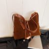 حقيبة كتف نسائية كبيرة الحجم بطبعة جلد النمر