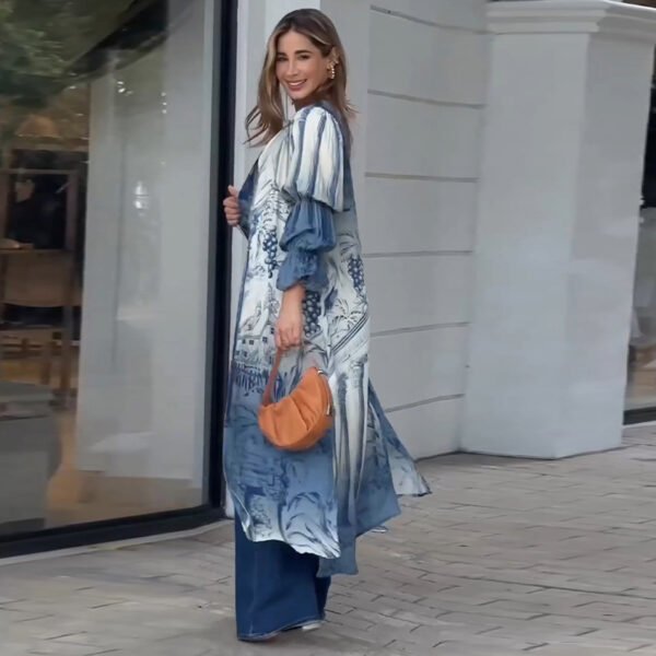 قميص طويل مطبوع باللون الأزرق بتصميم كاجوال عصري