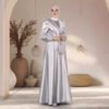 فستان طويل من الساتان رشيق للنساء