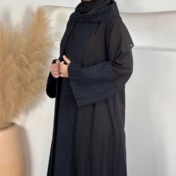 طقم رداء نسائي جديد بلون واحد مع تنورة داخلية مكونة من ثلاث قطع