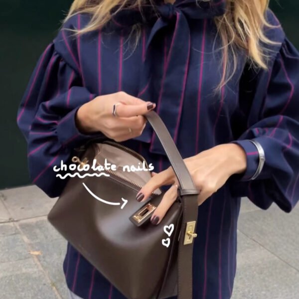 قميص نسائي مريح مخطط بألوان متباينة