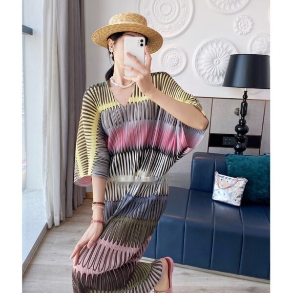 فستان تنحيف قابل للطي بطباعة قوس قزح