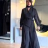 بدلة مكونة من قطعتين ذات ياقة كبيرة وخياطة مطوية بلون واحد