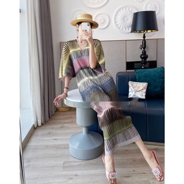 فستان تنحيف قابل للطي بطباعة قوس قزح