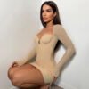 تنورة طويلة الأكمام من الخرز بتصميم أنيق وجذاب