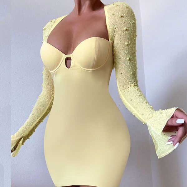 تنورة طويلة الأكمام من الخرز بتصميم أنيق وجذاب