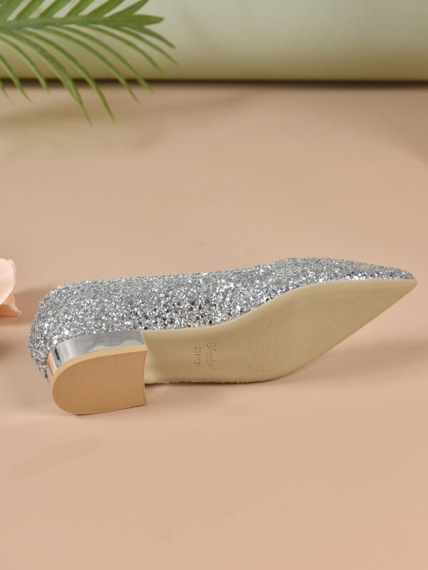 حذاء نسائي بكعب منخفض مزين بالترتر الكريستالي