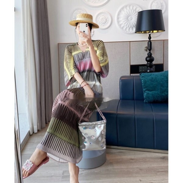 فستان تنحيف قابل للطي بطباعة قوس قزح