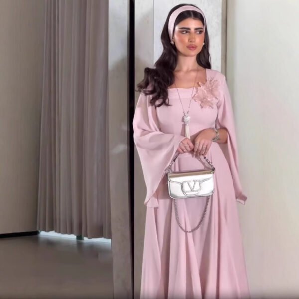 فستان ضيق ضيق الخصر بلون سادة ومزين بالزهور