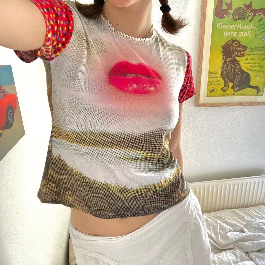 تي شيرت صيفي جديد بأكمام قصيرة مطبوع عليه صورة فم هاراجوكو ريترو للنساء