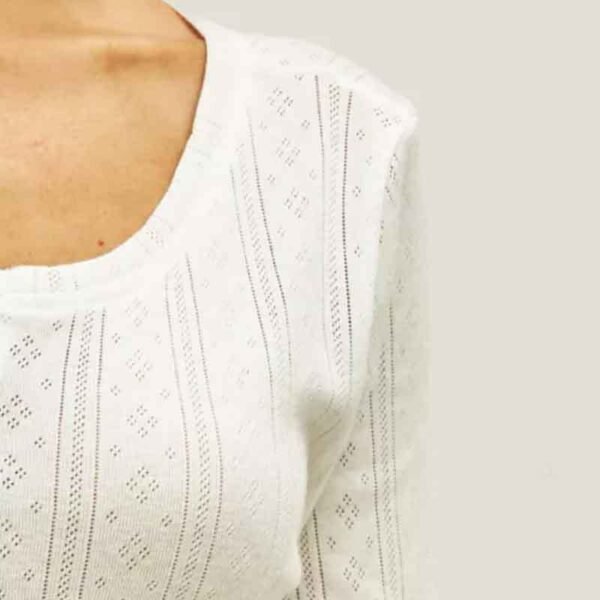 بيجامة كارديجان عصرية بأكمام طويلة بيضاء مجوفة محبوكة