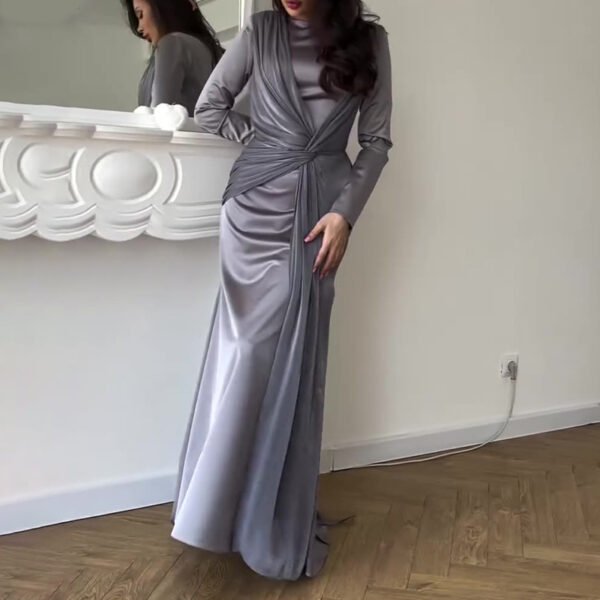 فستان نسائي ضيق بياقة دائرية