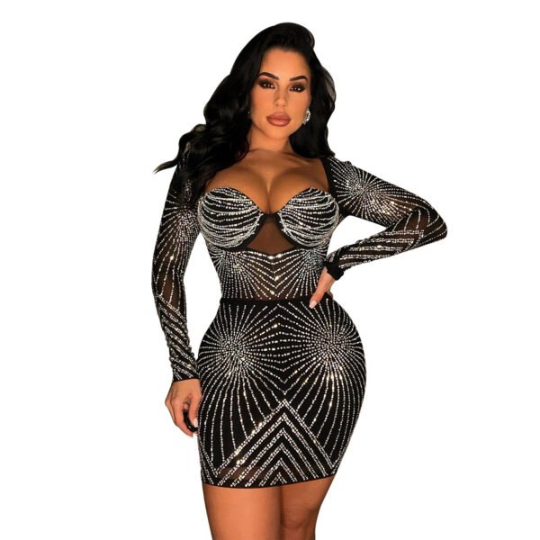 فستان نسائي قصير بأكمام طويلة من شبك بلون نقي مرصع بأحجار الراين