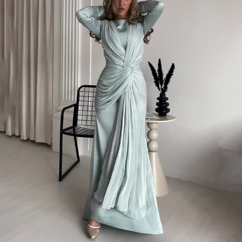 فستان نسائي ضيق بياقة دائرية