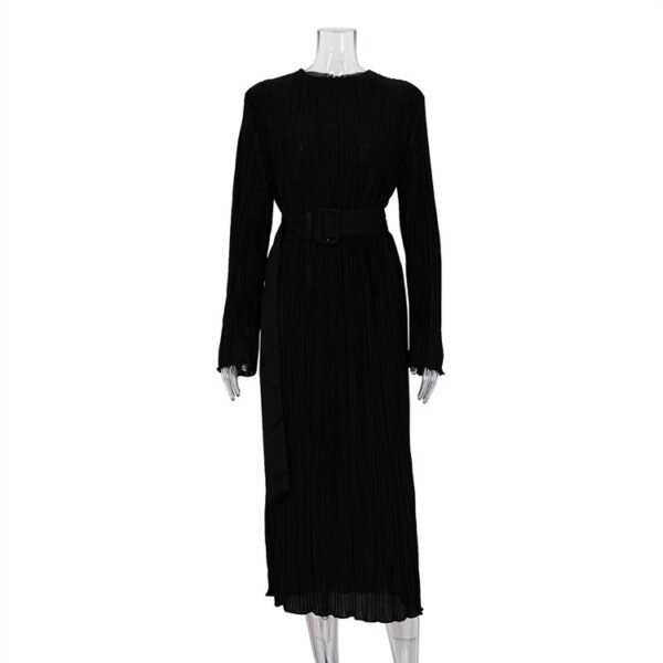 فستان بأكمام طويلة وحزام مطوي