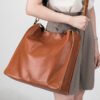 حقيبة كتف نسائية كبيرة الحجم بتصميم ريترو