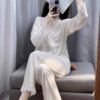 طقم بيجامة نسائي من المخمل بتصميم بسيط وفتحة رقبة على شكل حرف V