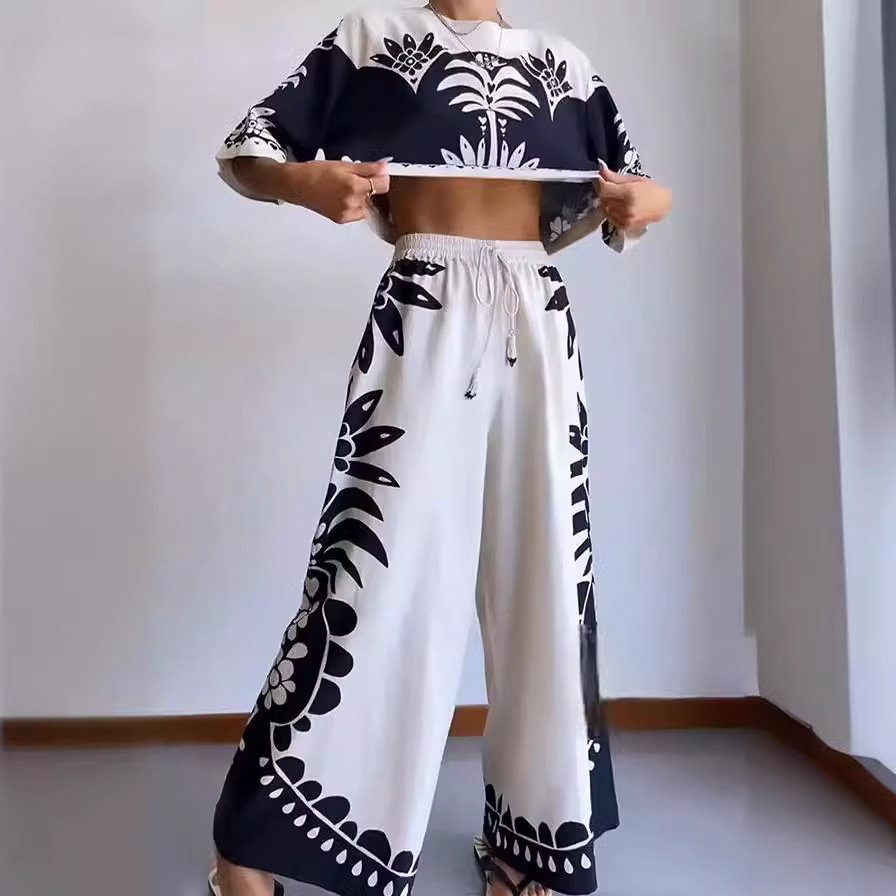 بدلة نسائية كاجوال بأكمام قصيرة بتصميم جديد