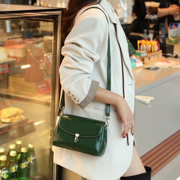 حقيبة صغيرة مربعة أنيقة وبسيطة ومتعددة الاستخدامات مصنوعة من جلد البقر عالي الجودة