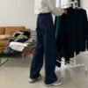 بنطلون قديم فضفاض بخصر عالٍ وساق مستقيمة