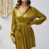 1dabd6c9-63f0-459f-bb39-ea58406fa8c8.jpg فستان Design Sense ذو طيات وأكمام طويلة وأربطة بلون سادة ورقبة على شكل حرف V