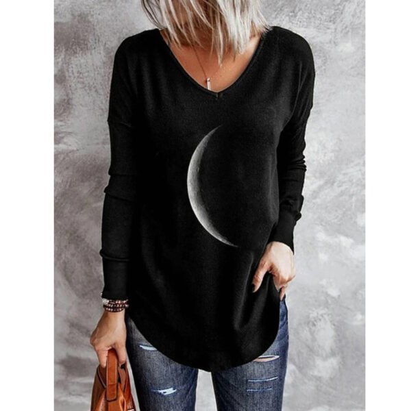 تي شيرت نسائي فضفاض ورقبة دائرية وطبعة قمر