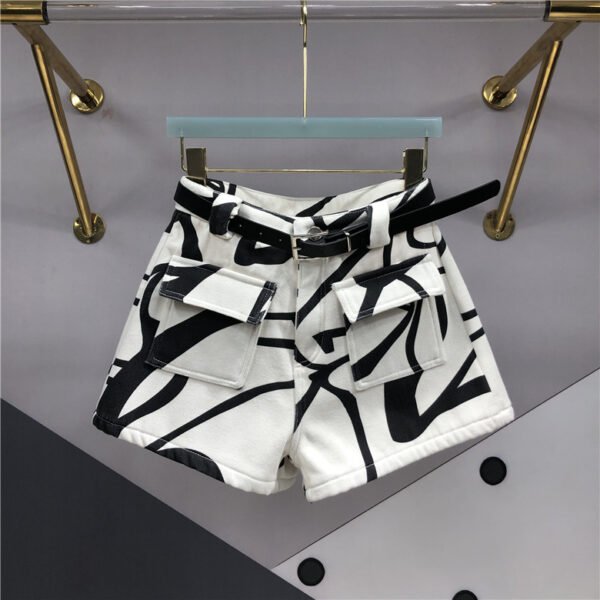 شورت نسائي ضيق غير منتظم بخصر مرتفع