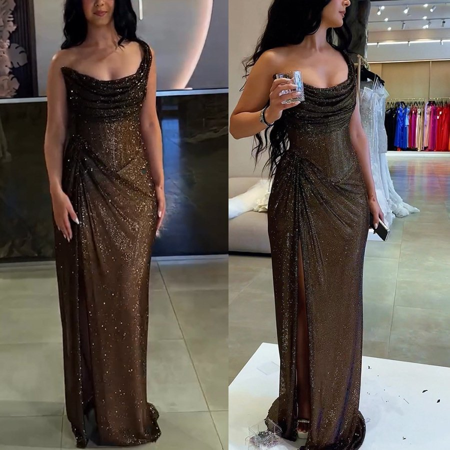 84210e6a-5d8a-4070-9be8-de642ffe170c-2.jpg فستان نسائي ضيق من الحرير الذهبي والفضي