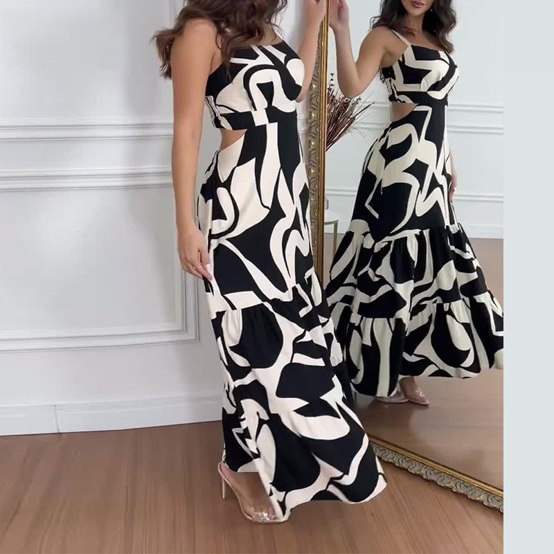 847cb70b-a257-48ea-be3e-706508d96b07.jpg فستان نسائي طويل مطبوع عليه مربعات وياقة مربعة وظهر مكشوف
