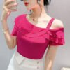 بلوزة فيلامنتيشن رياضية بكتفين واكمام قصيرة ومزينة بكشكشة