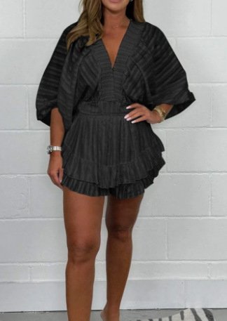 بدلة نسائية مخططة بفتحة رقبة على شكل حرف V فضفاضة بمقاس كبير من قطعتين