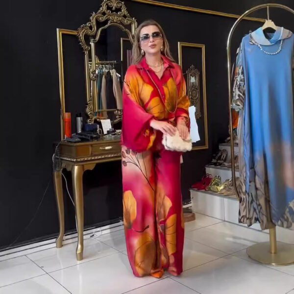 بدلة ملابس نسائية من قطعتين بتصميم عصري