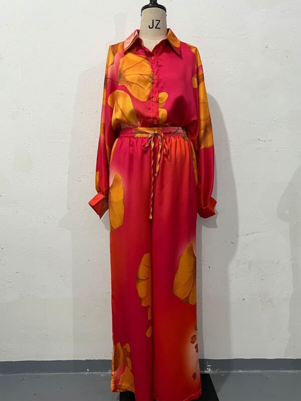 بدلة ملابس نسائية من قطعتين بتصميم عصري