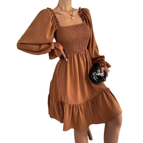 O1CN01M26QAa1z3PwzUIR95_2215422166658-0-cib.jpg فستان من الكريب المتوازي ذو الياقة المربعة والحافة المكشكشة المخيطة