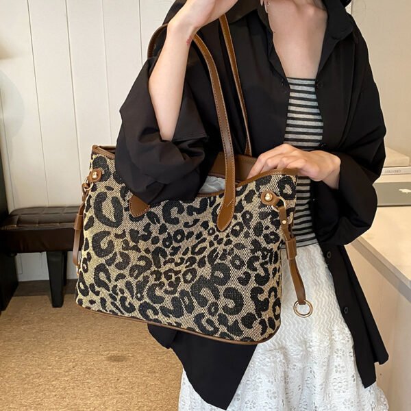 حقيبة كتف محمولة كبيرة الحجم بتصميم جديد