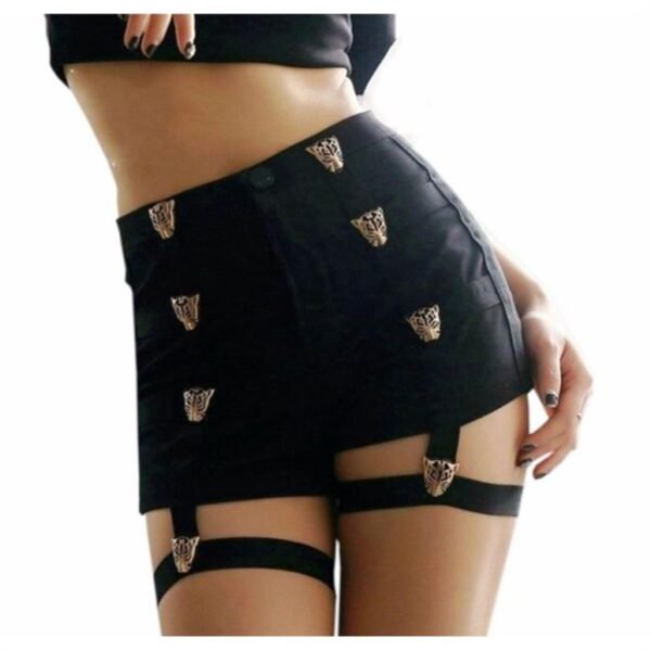 شورتات نسائية عصرية ذات خصر مرتفع بلون واحد